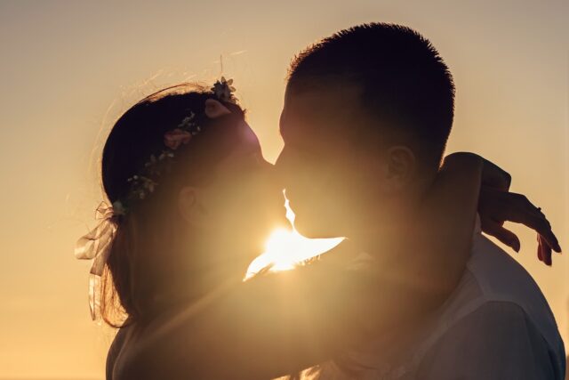 キスする夢のリアルな感覚はなぜ 相手が元彼や上司は願望か場所毎の真相心理とは アリオ冨谷 キスする夢のリアルな感覚はなぜ 相手が元彼や上司は願望か場所毎の真相心理とは アリオ冨谷