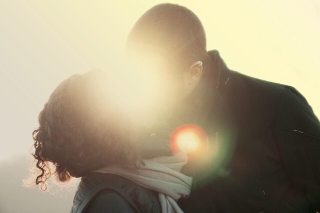 キスする夢のリアルな感覚はなぜ 相手が元彼や上司は願望か場所毎の真相心理とは アリオ冨谷 キスする夢のリアルな感覚はなぜ 相手が元彼や上司は願望か場所毎の真相心理とは アリオ冨谷